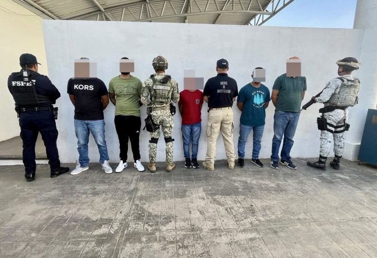 Caen cinco presuntos integrantes de célula criminal en Irapuato; aseguran armas y droga