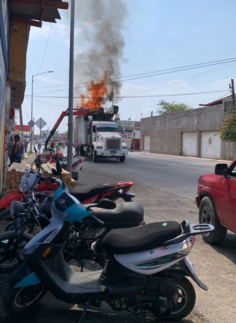 Se incendia camión en Celaya