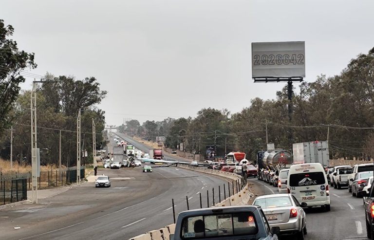 Colapsa estructura en la León -Lagos