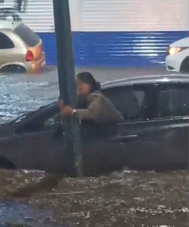 Lluvia causa caos en León