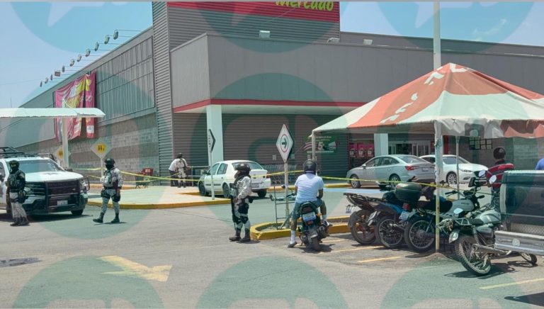 Ejecutan a un hombre en el estacionamiento de Soriana