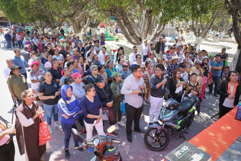 Reconocen a ciudadanos cumplidos con pago de predial