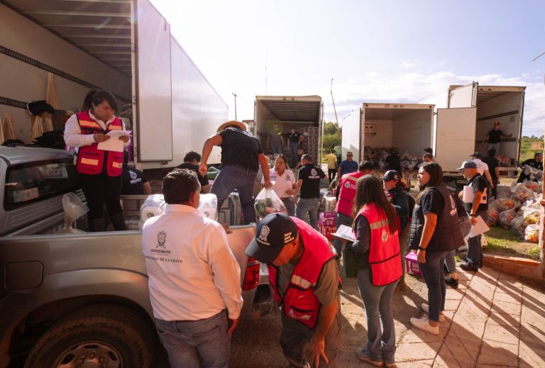 Llevan apoyos del Gobierno de la Gente a damnificados en Ocampo