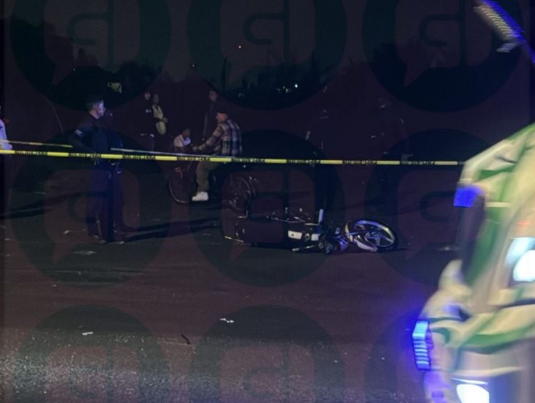Mujer pierde la vida y hombre resulta herido tras derrapar en moto