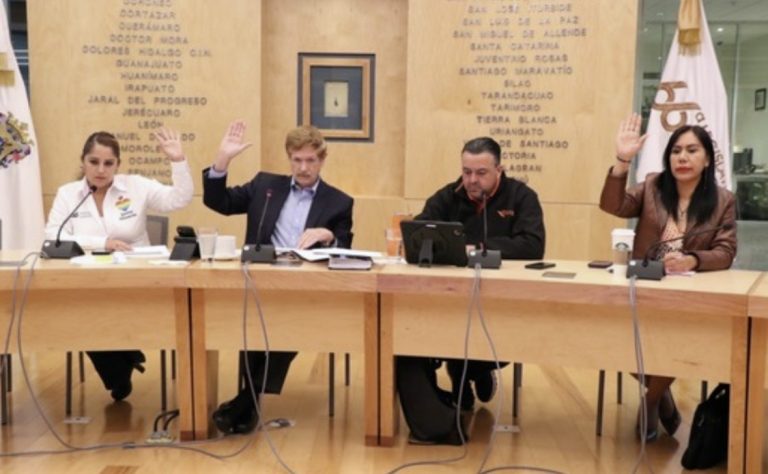 Aprueban dictámenes en materia del Poder Judicial y simplificación orgánica