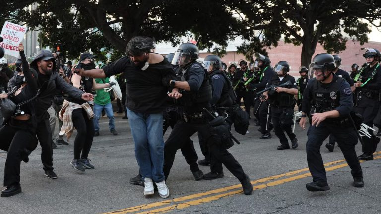 Declaran toque de queda nocturno en Los Ángeles por protestas migrantes