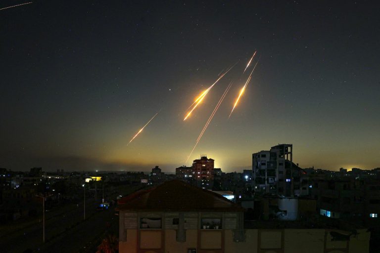 Irán dispara 200 misiles a Israel en respuesta a ataque contra plantas nucleares