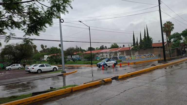 Cierran parte baja del Malecón del Río por lluvias