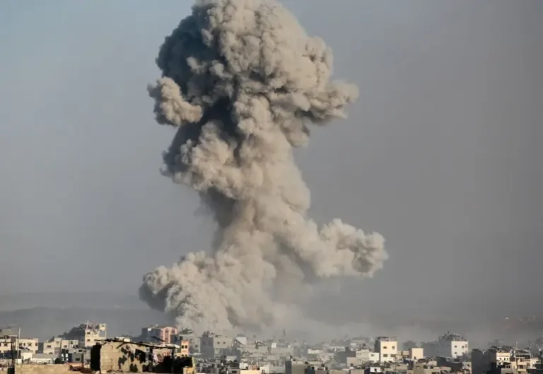 Gaza bajo fuego: siete bombardeos israelíes dejan al menos 37 muertos