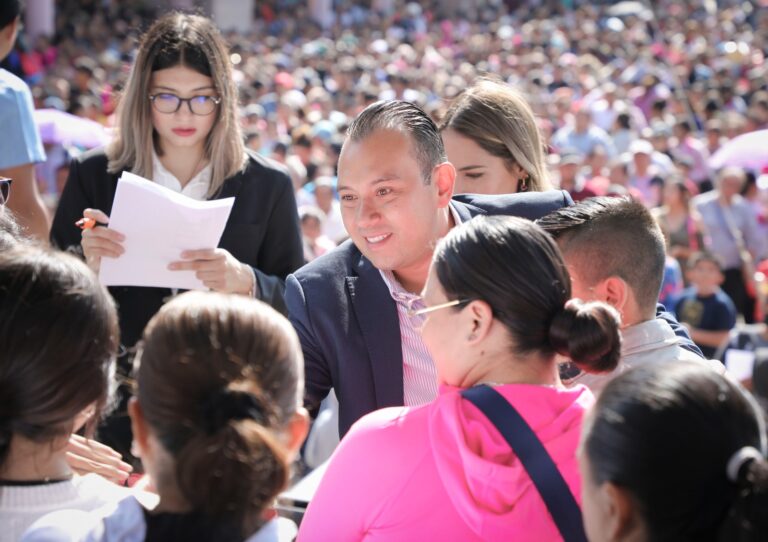 Más de 2,600 estudiantes reciben becas municipales en Cortazar