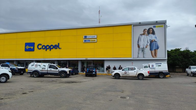 Comando armado asalta a custodios afuera de Coppel en Silao