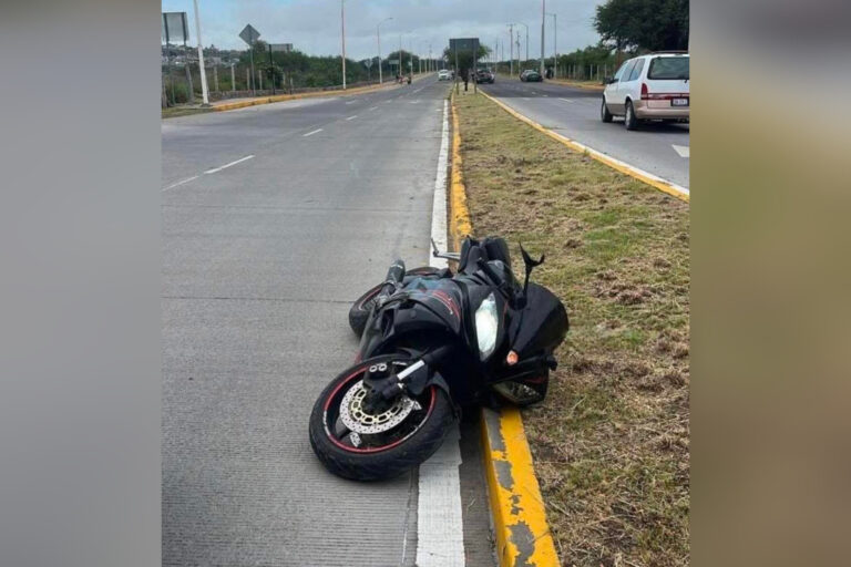 Motociclista pierde la vida tras impactarse contra un árbol en Purísima del Rincón