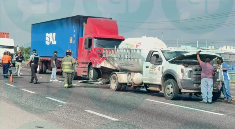 Fuerte accidente desquicia carretera Abasolo-Iraouato