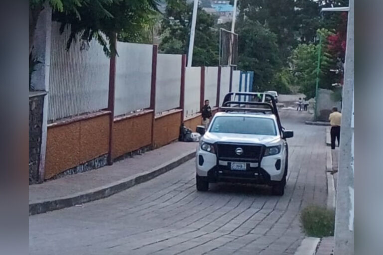 Autoridades investigan si detención de hombre armado está relacionado con asesinato de secretario de ayuntamiento