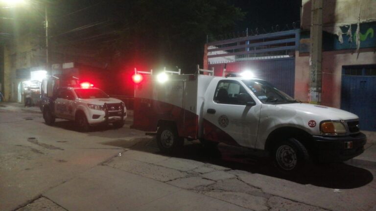 Vecinos hallan hombre sin vida dentro de arroyo en León