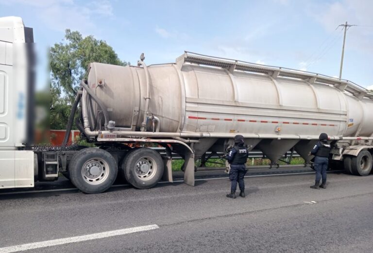 Secretaría de Seguridad y Paz frustra robo a transporte de carga en Carretera Federal 57 y asegura dos tractocamiones