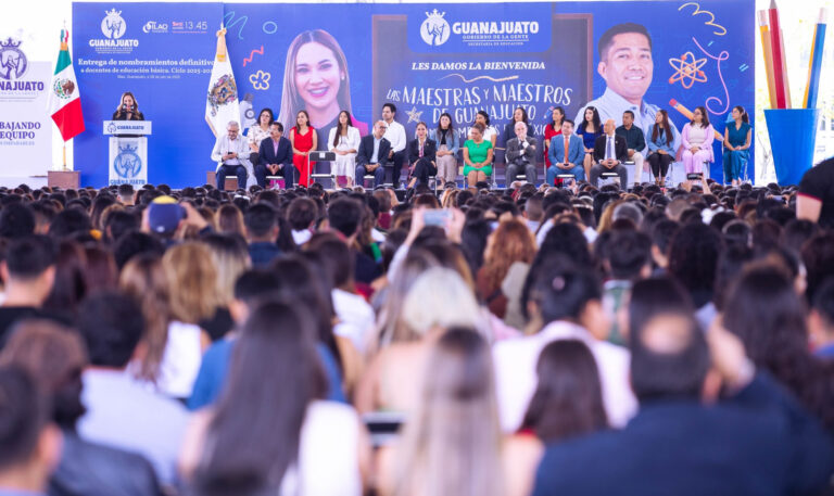 Reconoce Gobernadora el esfuerzo y vocación de maestras y maestros