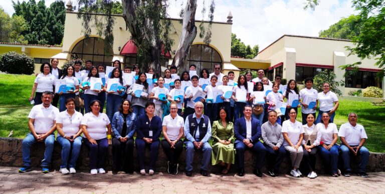 Guanajuato premia el esfuerzo y la dedicación de sus mejores estudiantes