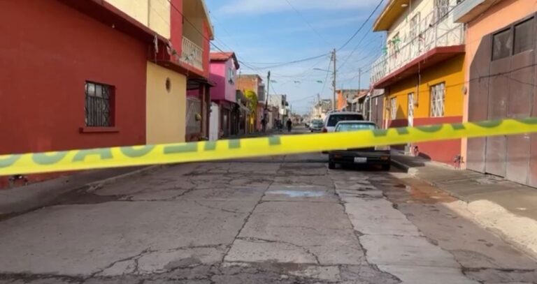 Asesinan a joven en Pénjamo; localizan arma tirada en el piso