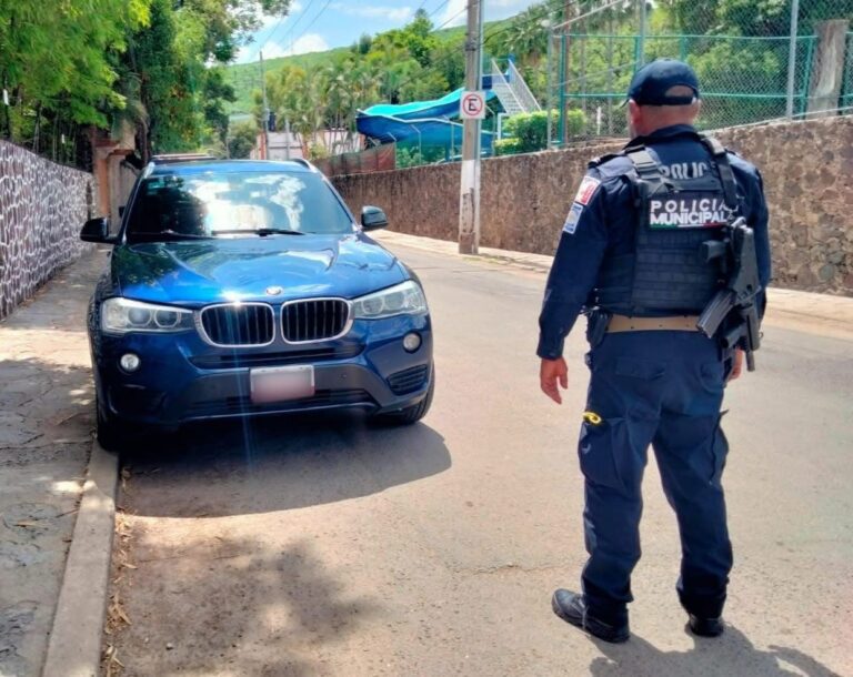 Recuperan camioneta BMW vinculada a robo en Salamanca
