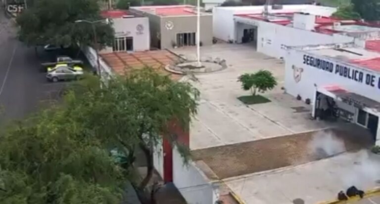 Usan dron par arrojar explosivo en las instalaciones de la Dirección de Seguridad Púbica de Uriangato