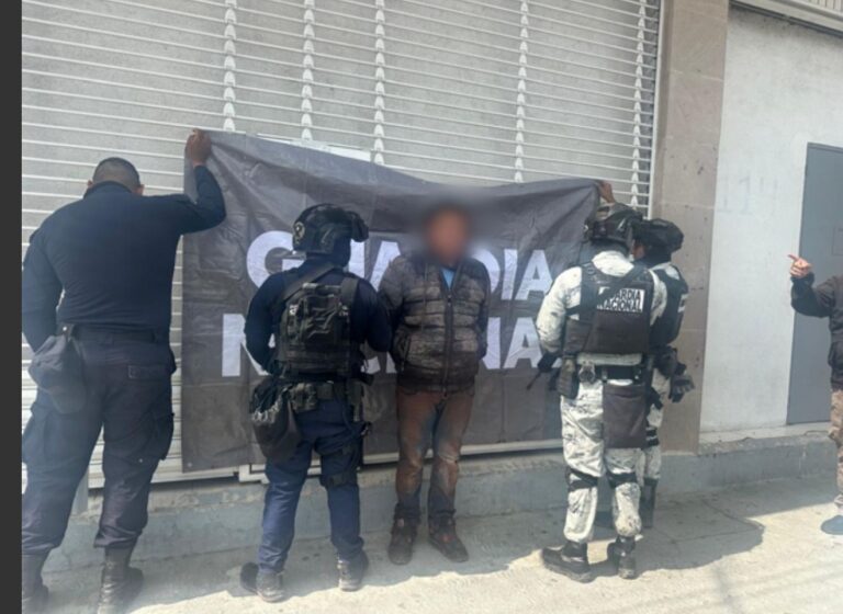 Detienen a un hombre con armas de fuego y cargadores en Apaseo el Alto