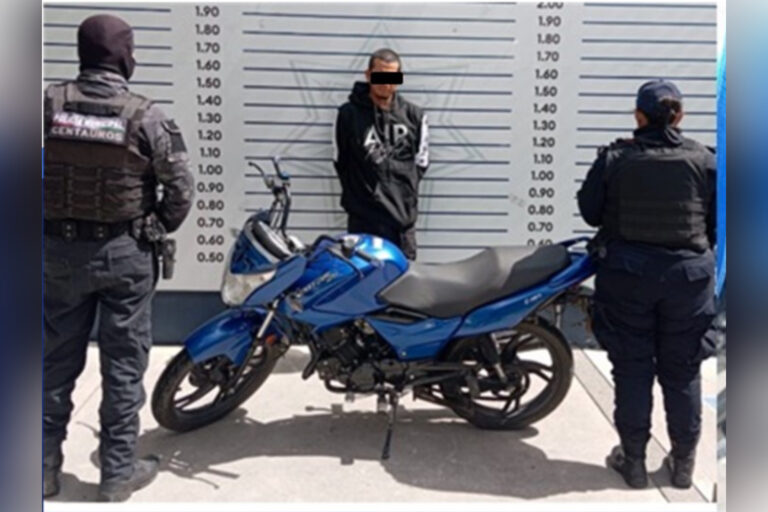 Policía de Irapuato detiene a hombre por conducir motocicleta con reporte de robo