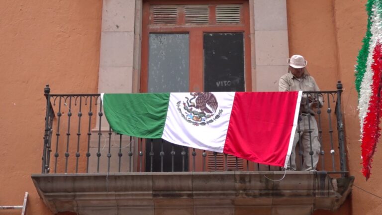 San Miguel de Allende se viste de colores patrios