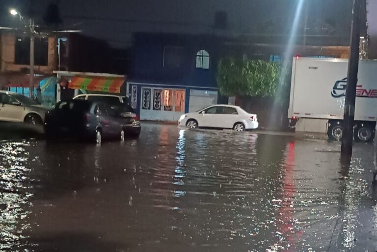 Encharcamientos severos tras tormenta azotan a Irapuato
