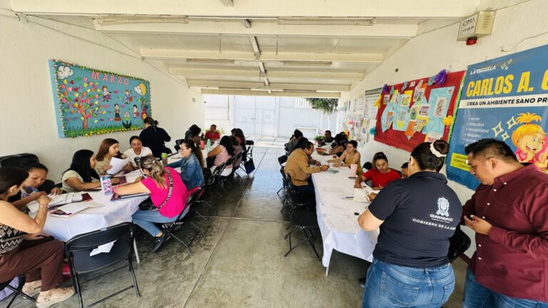 Familias guanajuatenses se capacitan para transformar escuelas