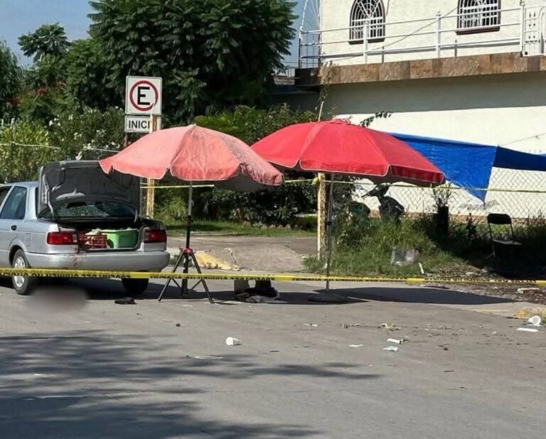 Hombre muere mientras recibía atención médica tras ser atacado a balazos