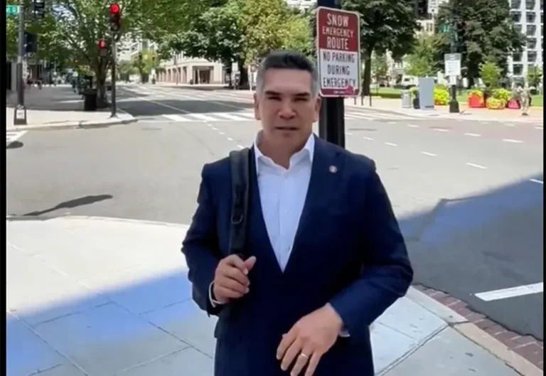 Dirigente nacional del PRI presenta denuncias en Washington contra políticos de Morena