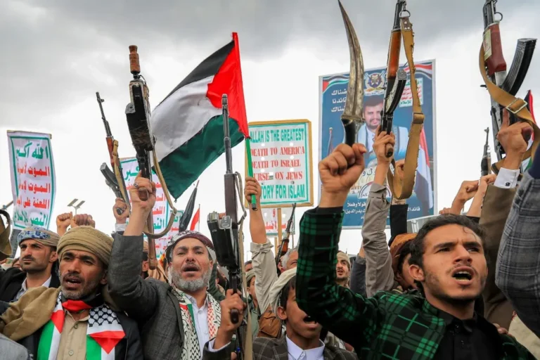 Israel mata al jefe del gobierno hutí en Saná; Yemen promete venganza
