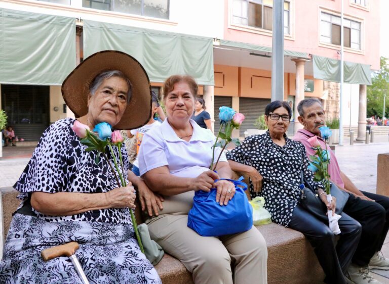 Celebran a personas adultas mayores con festival en Centro Histórico de Irapuato