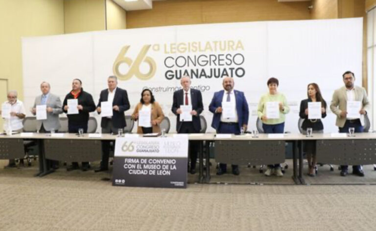 Firman convenio de colaboración con el Museo de la Ciudad de León.