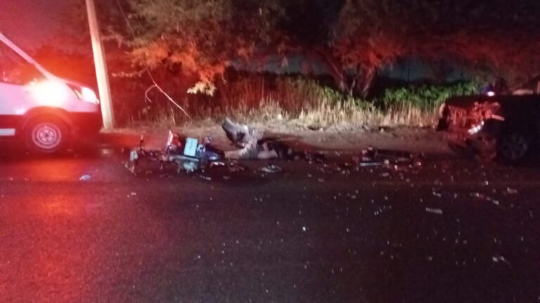 Motociclista pierde la vida al chocar con camioneta