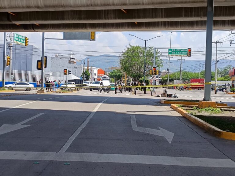 Muere joven motociclista atropellado por tolva en León; conductor intentó huir