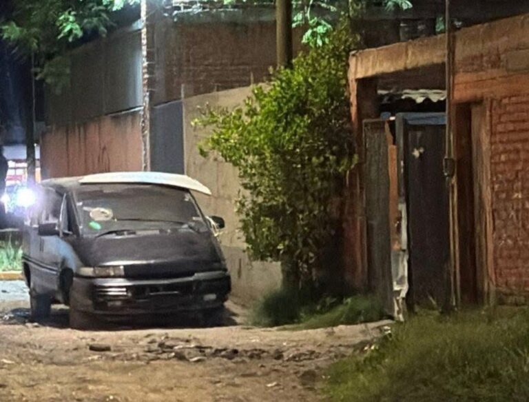 Localizan auto con impactos de bala en Irapuato