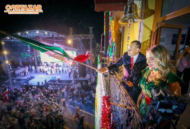 Miles de Cortazarenses disfrutan de la noche del Grito de Independencia