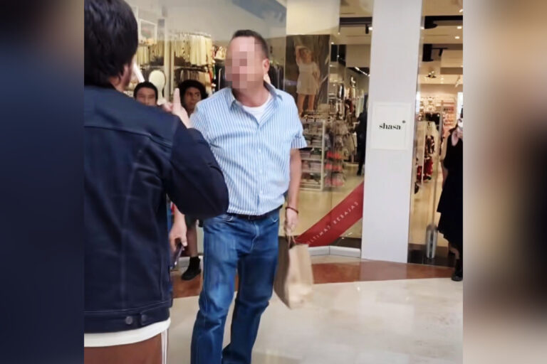 Hombre desconecta equipo y agrede a músicos en Plaza Cibeles