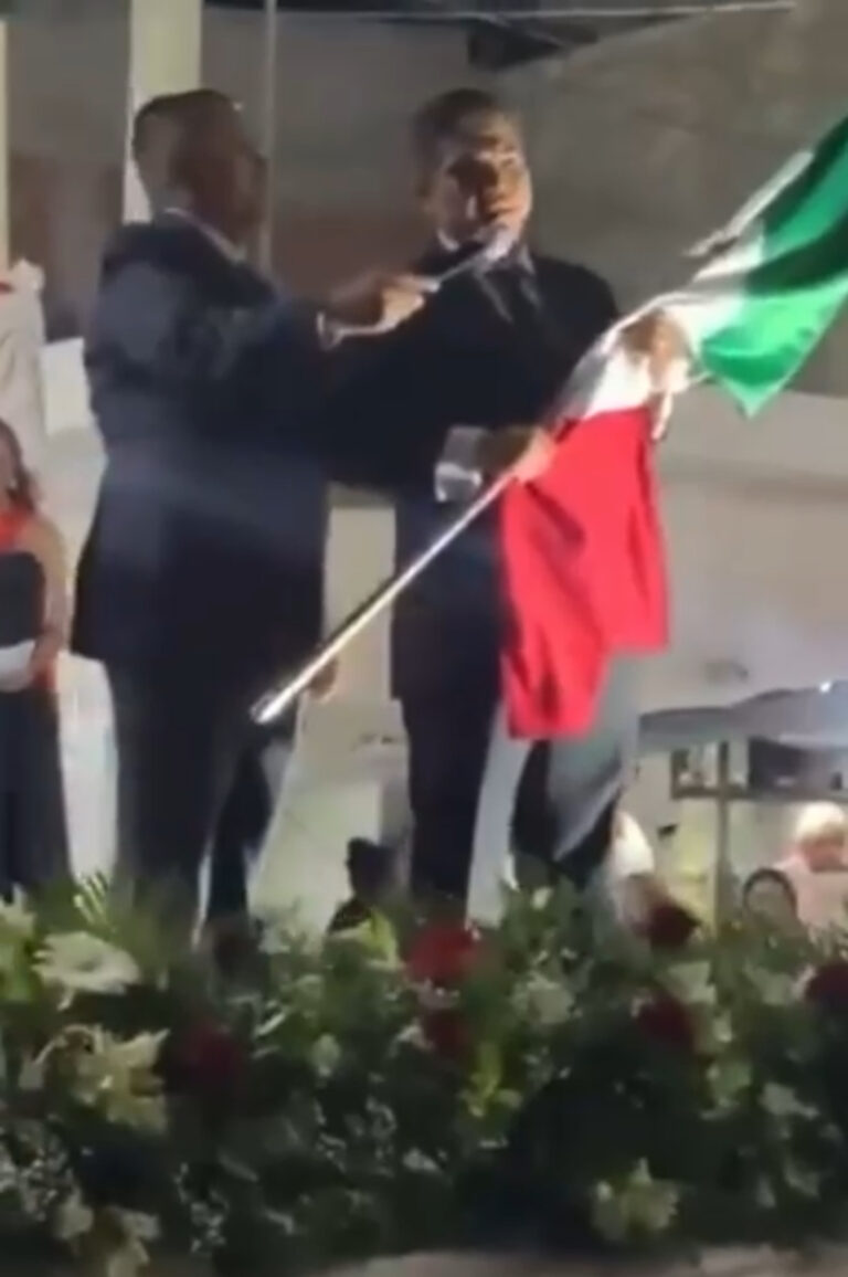 Alcalde de Jaral le cambia el apellido a la corregidora en pleno Grito de Independencia