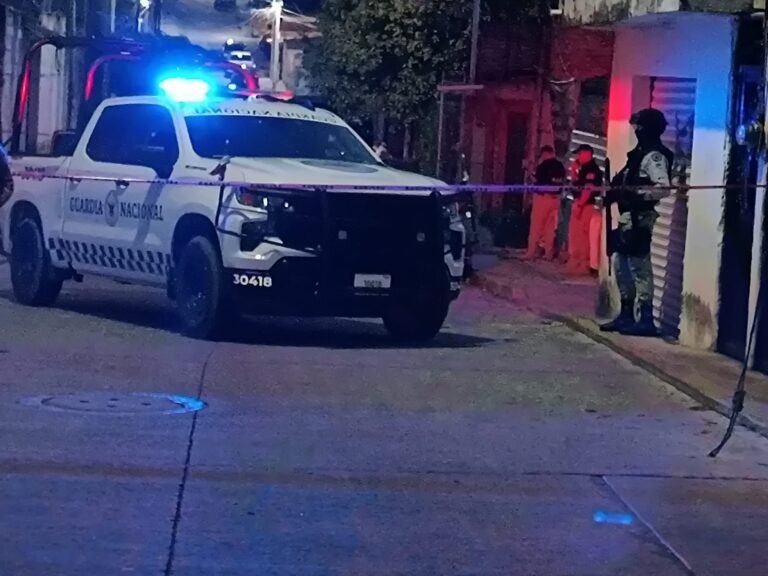 Asesinan a balazos a dos hombres que daban mantenimiento a una camioneta