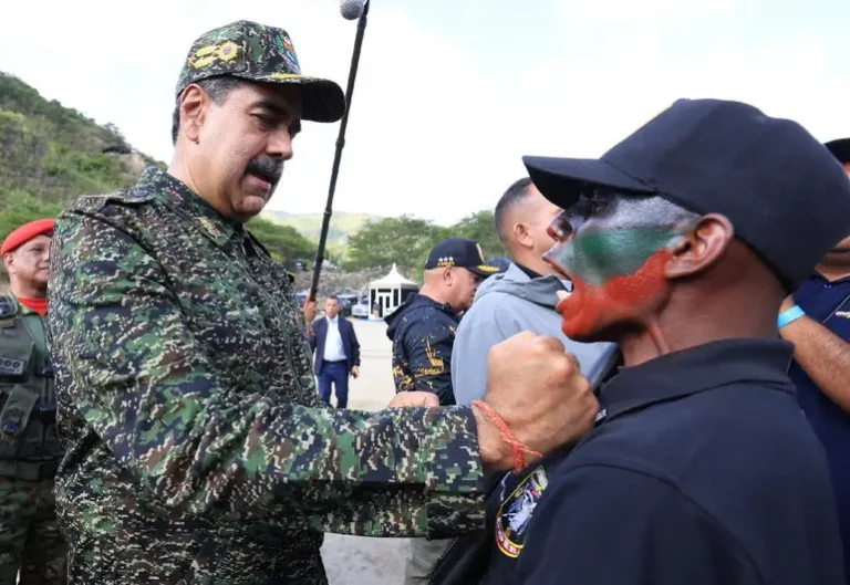 “Los recibiremos con plomo”: Venezuela se adiestra ante “amenaza” de EU