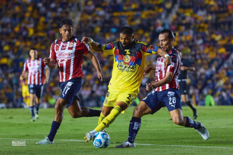 Chivas vence al América y le quita el invicto en el clásico nacional