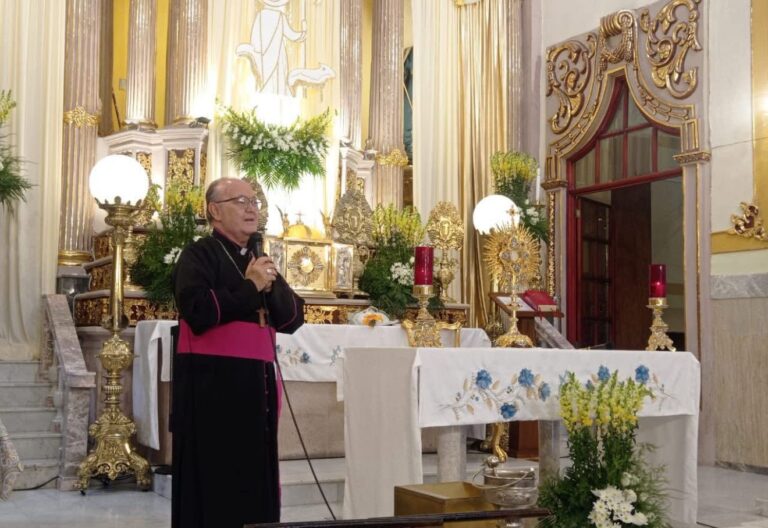 Festejos patrios no solo deben ser gritos, celebraciones o borracheras: Obispo de Irapuato