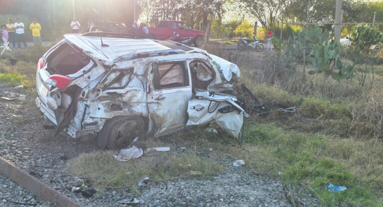 Dos mujeres gravemente lesionadas tras quererle ganar el paso al tren en su camioneta