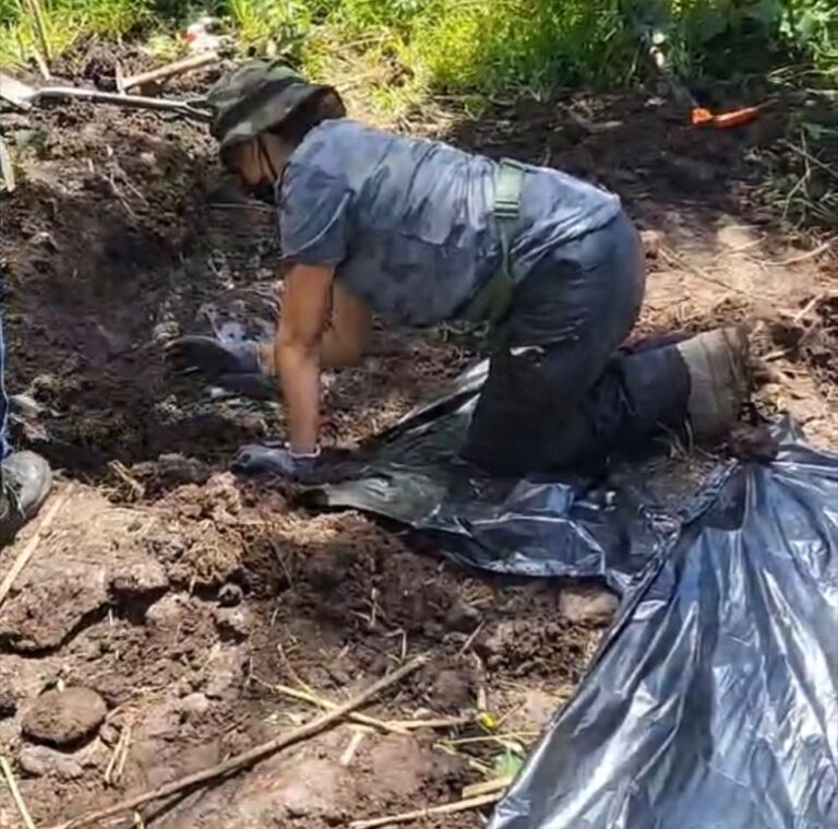 Colectivo de madres buscadoras localizan punto con restos humanos en Cuchicuato