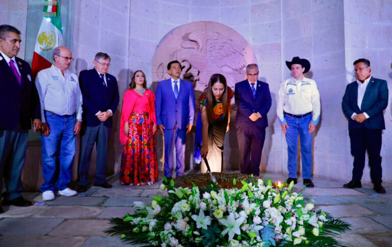 Renueva Gobernadora el Fuego Simbólico de la Libertad en la Alhóndiga