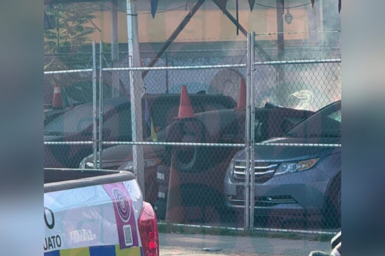 Se incendia lote de autos seminuevos en bulevar Solidaridad