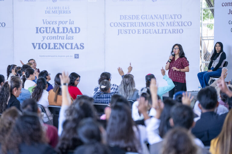 Promueven los derechos de las mujeres a través de asambleas.